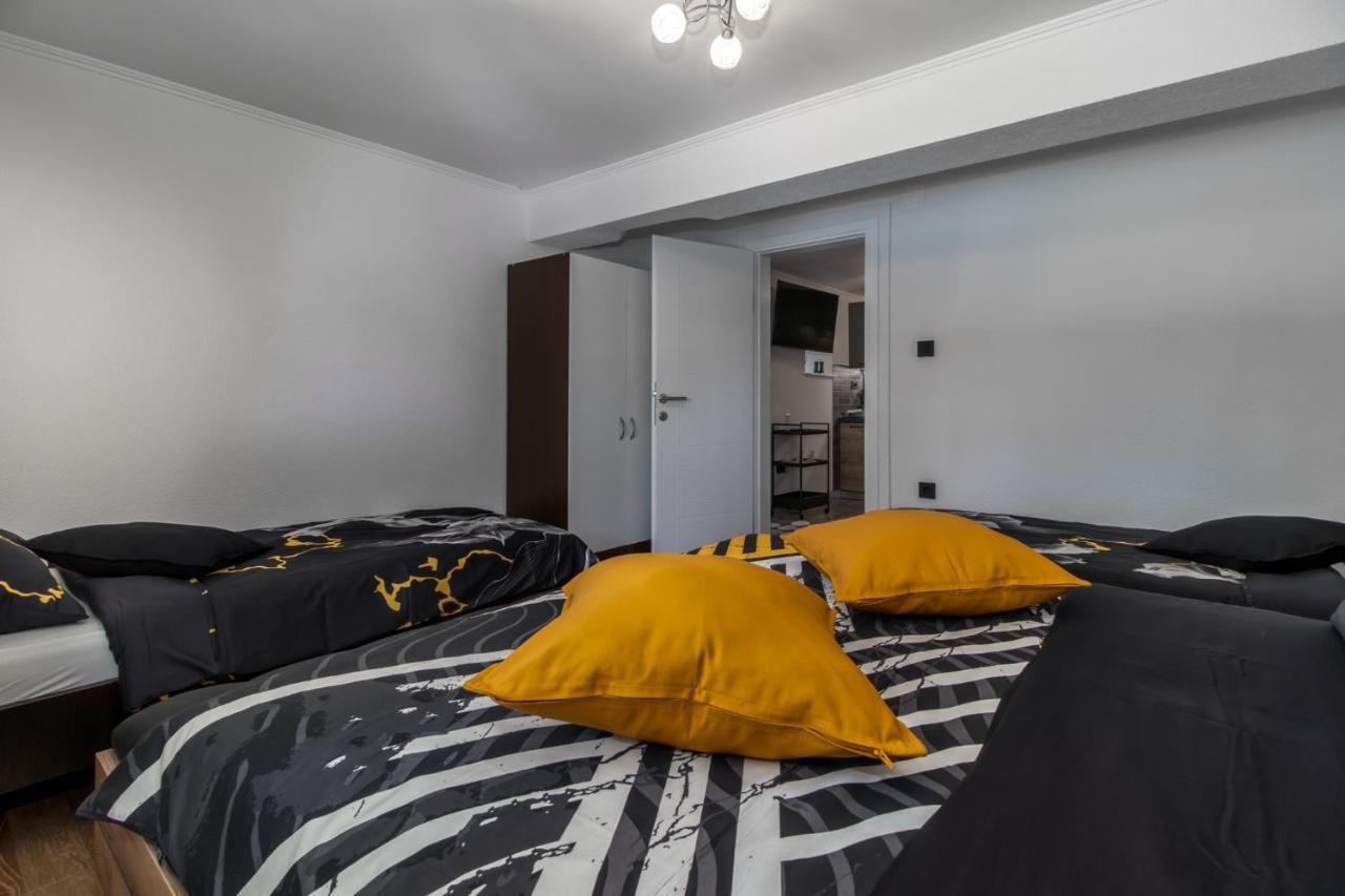 Apartments Mila Klenovica Buitenkant foto