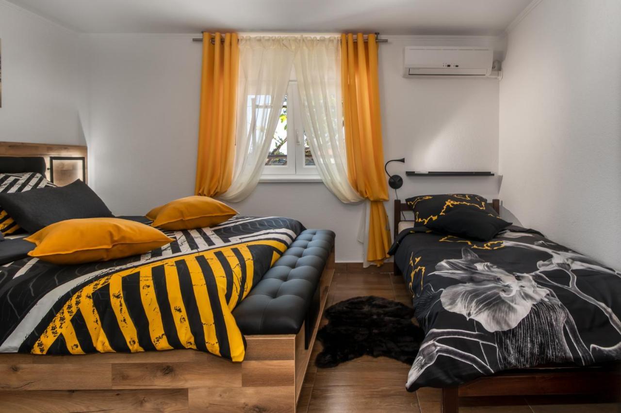 Apartments Mila Klenovica Buitenkant foto