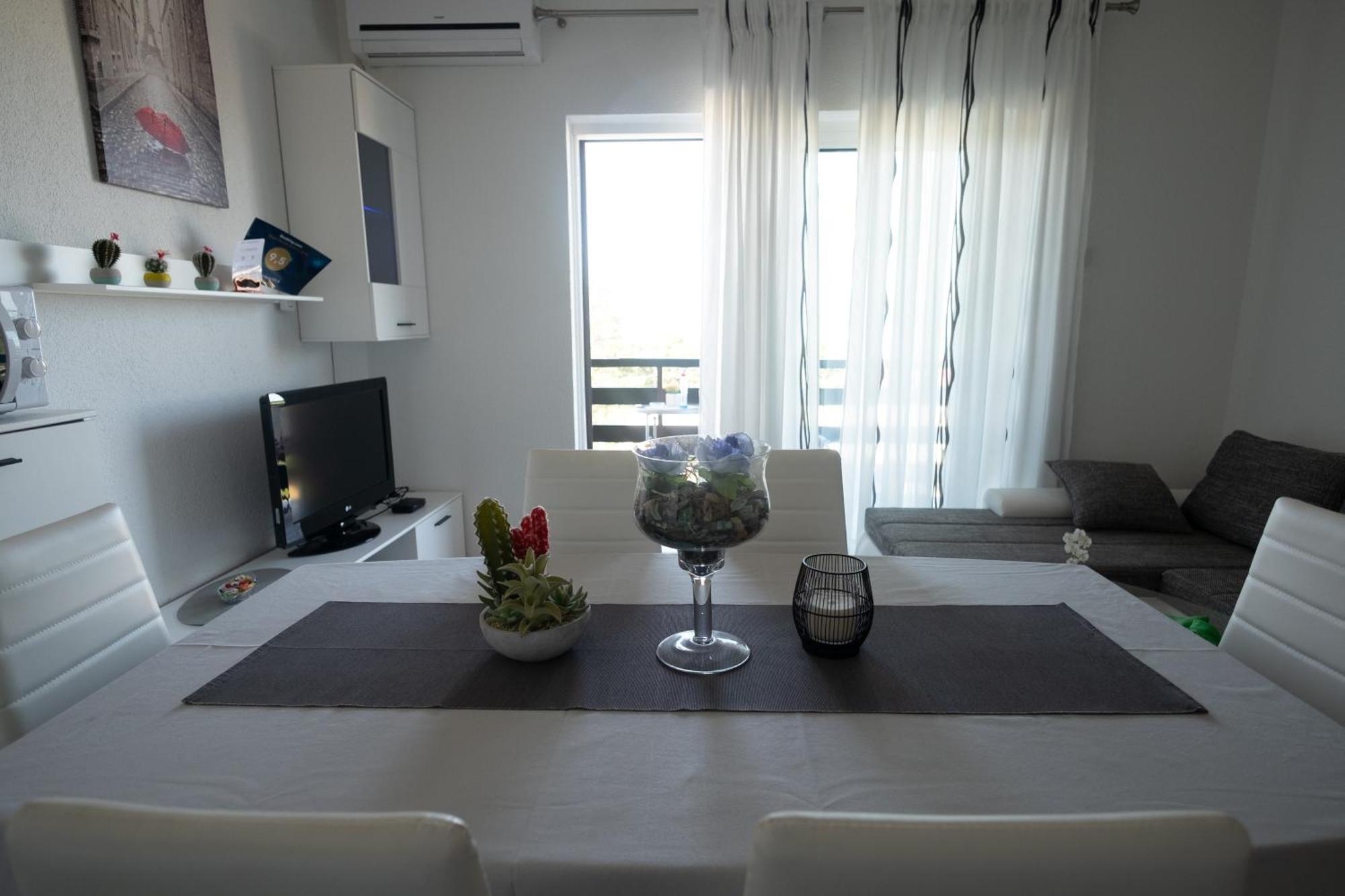 Apartments Mila Klenovica Kamer foto